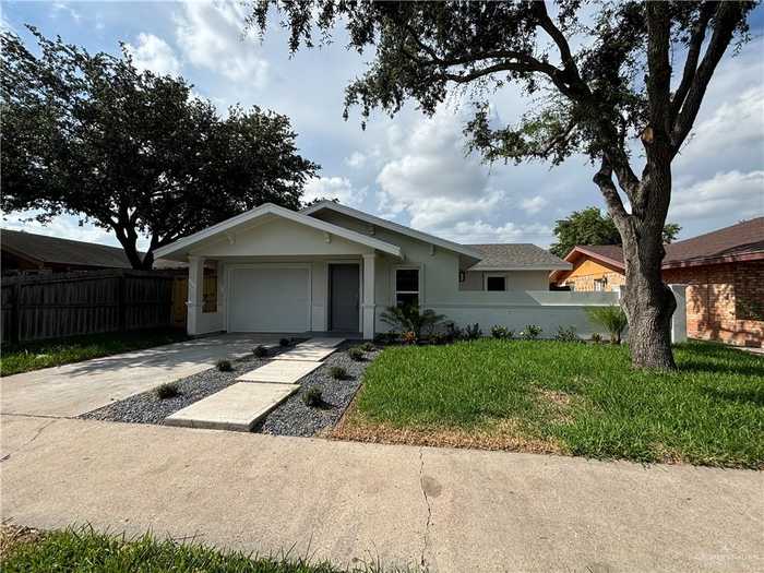 photo 1: 607 E Vine Avenue, McAllen TX 78501