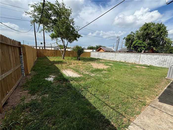 photo 13: 607 E Vine Avenue, McAllen TX 78501