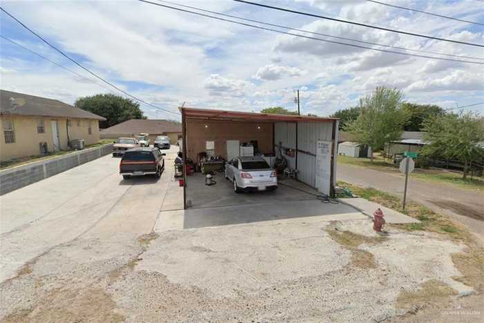 photo 2: 19 Fir Street, Roma TX 78584