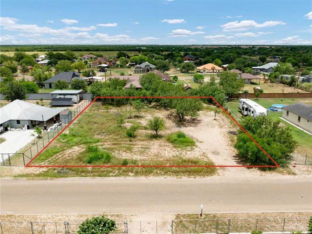 photo 1: 112 La Santa Maria Street, Sullivan City TX 78595