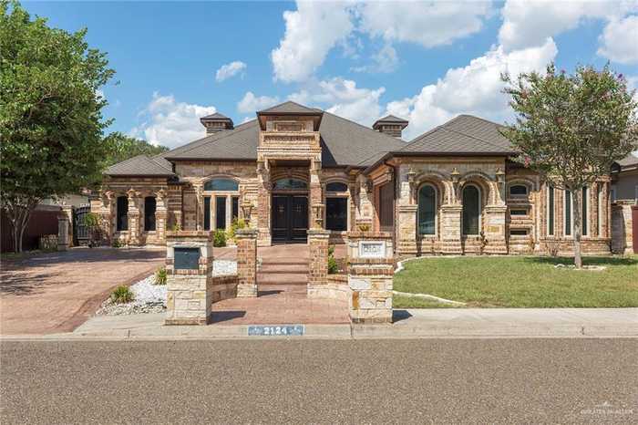 photo 1: 2124 Kingsborough Avenue, McAllen TX 78504