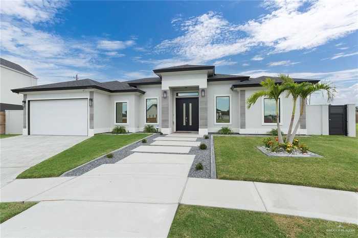 photo 1: 2600 Wisteria Avenue, McAllen TX 78504