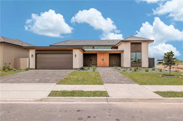 photo 1: 1709 S Queen Street, Edinburg TX 78539