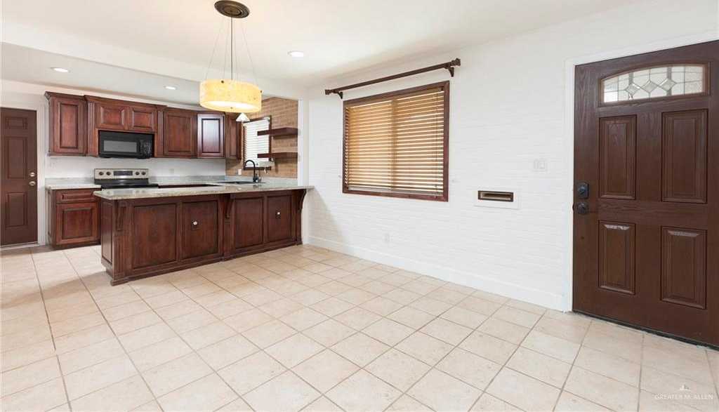 photo 3: 608 W Jonquil Avenue, McAllen TX 78501