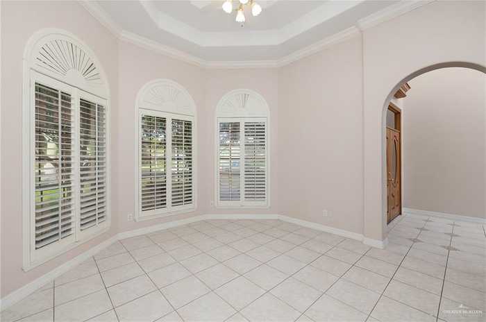 photo 2: 2206 Kings Drive, Edinburg TX 78539