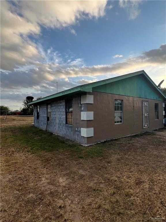 photo 2: 318 El Sendero Drive, Sullivan City TX 78595