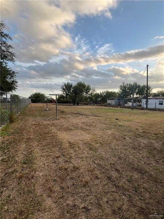 photo 3: 318 El Sendero Drive, Sullivan City TX 78595