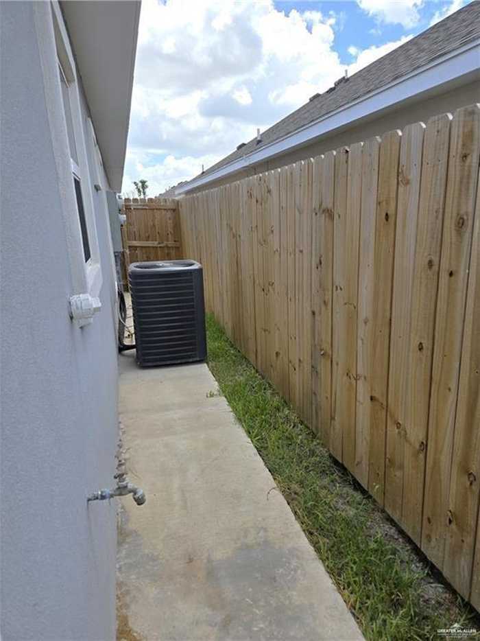 photo 11: 1006 N Woodson, Edinburg TX 78541