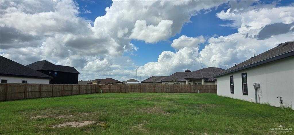 photo 2: 3804 Revilla Street, Edinburg TX 78542