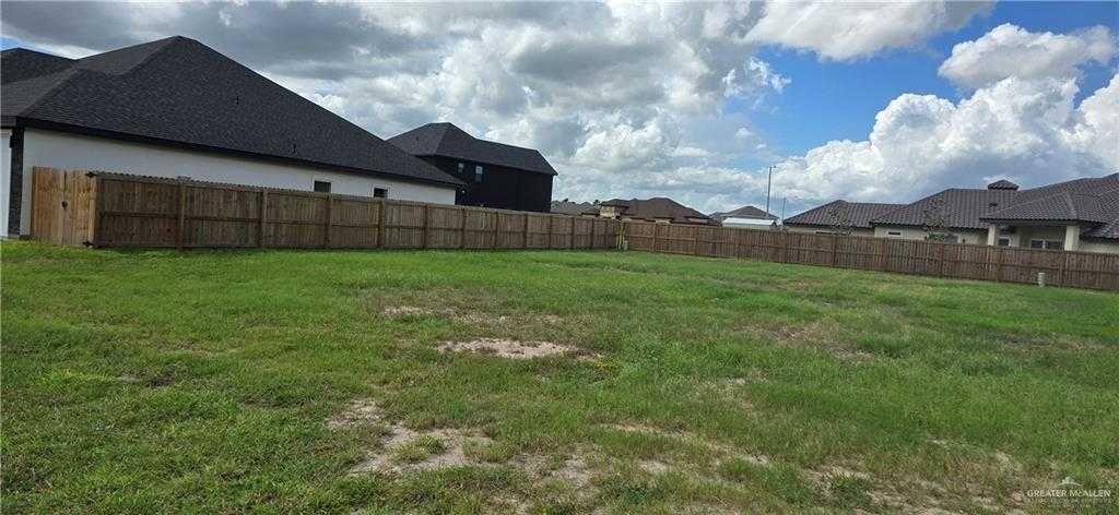 photo 3: 3804 Revilla Street, Edinburg TX 78542