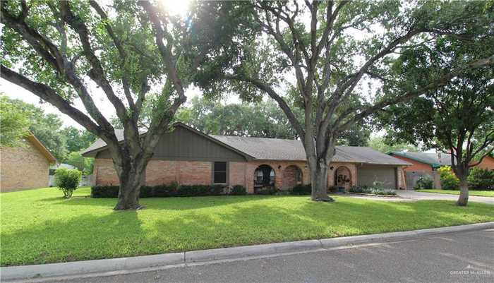 photo 2: 1911 Anacua Circle, Edinburg TX 78539