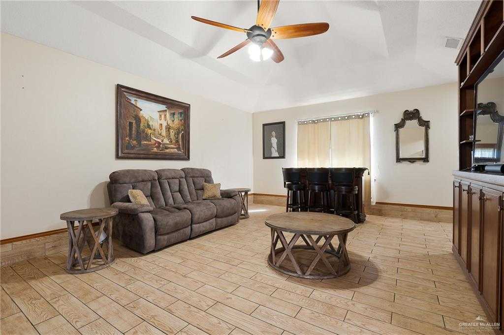 photo 3: 3412 Heron Avenue, McAllen TX 78504