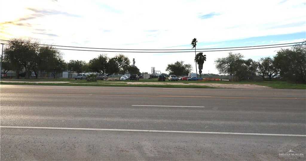 photo 2: 1719 N Closner Boulevard, Edinburg TX 78541