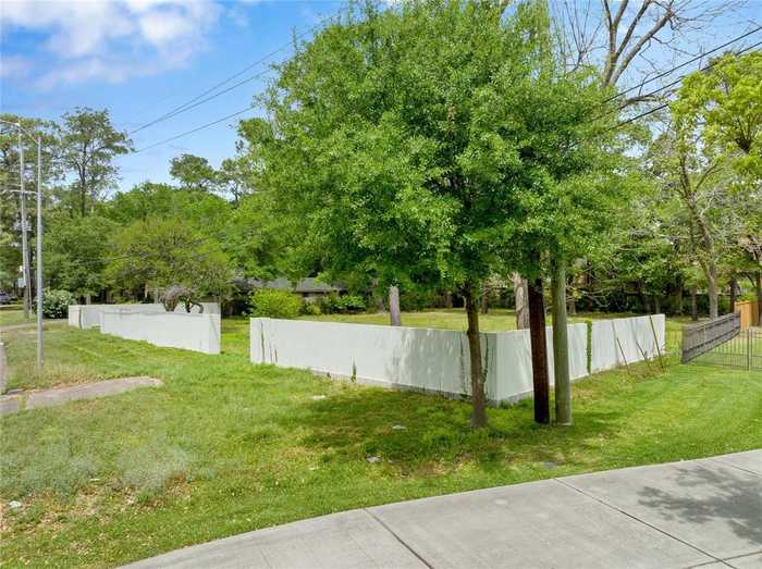 photo 1: 5210 Woodway Drive, Houston TX 77056