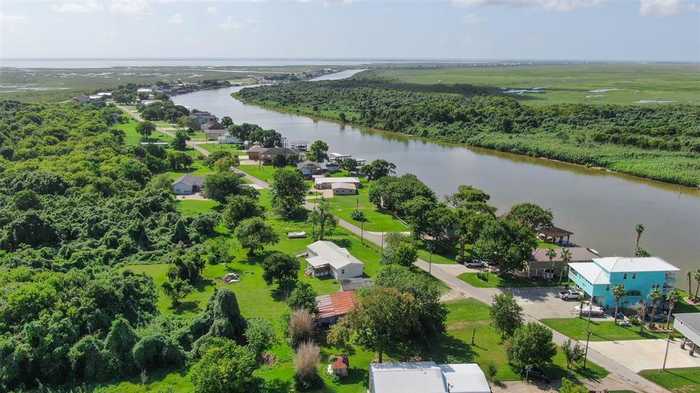 photo 4: 20 County Road 257, Matagorda TX 77457