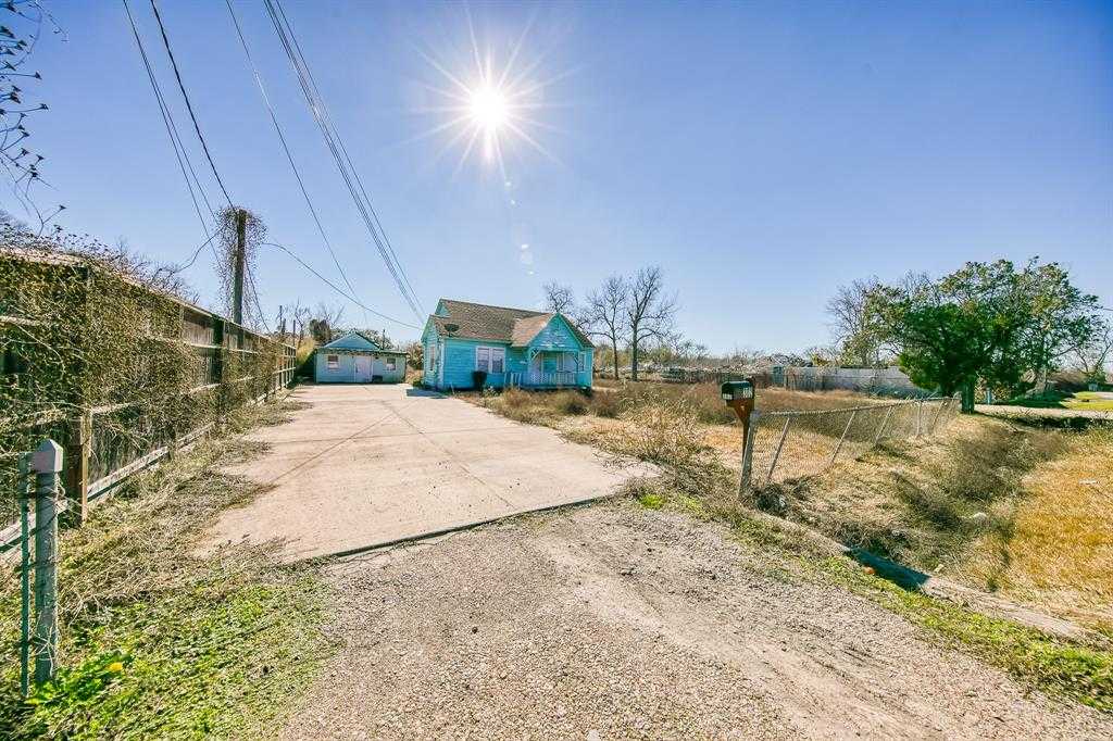 photo 2: 302 E Rogers Street, Houston TX 77022