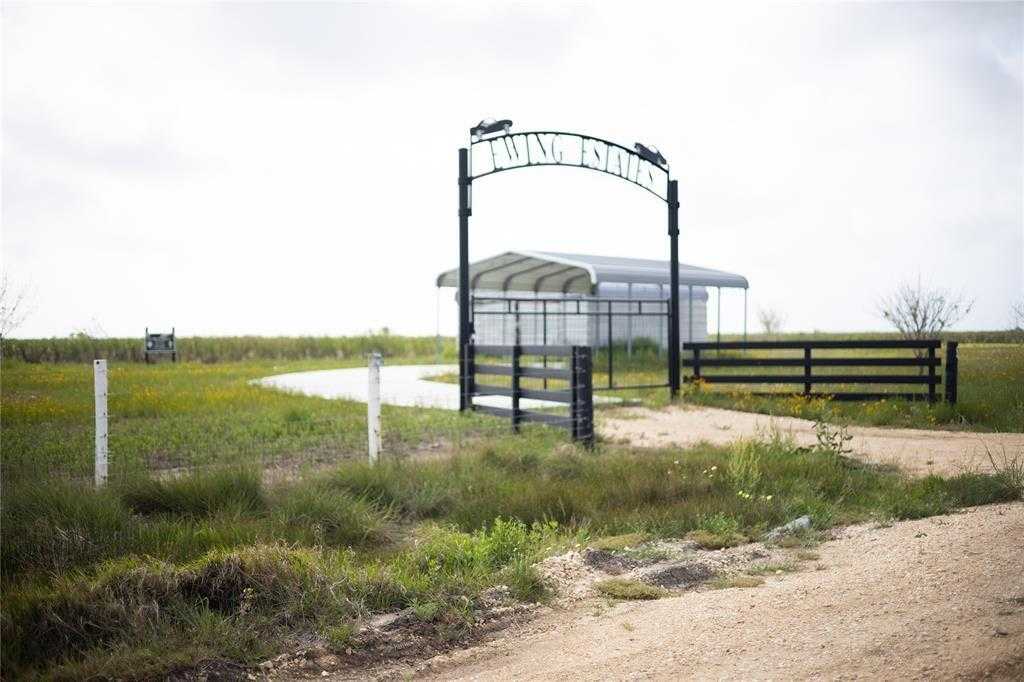 photo 3: 2757 Fairway Road, Angleton TX 77515