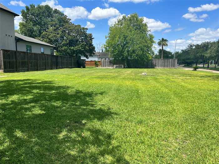 photo 1: 8431 Braes Boulevard, Houston TX 77025