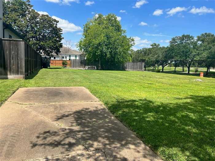 photo 2: 8431 Braes Boulevard, Houston TX 77025