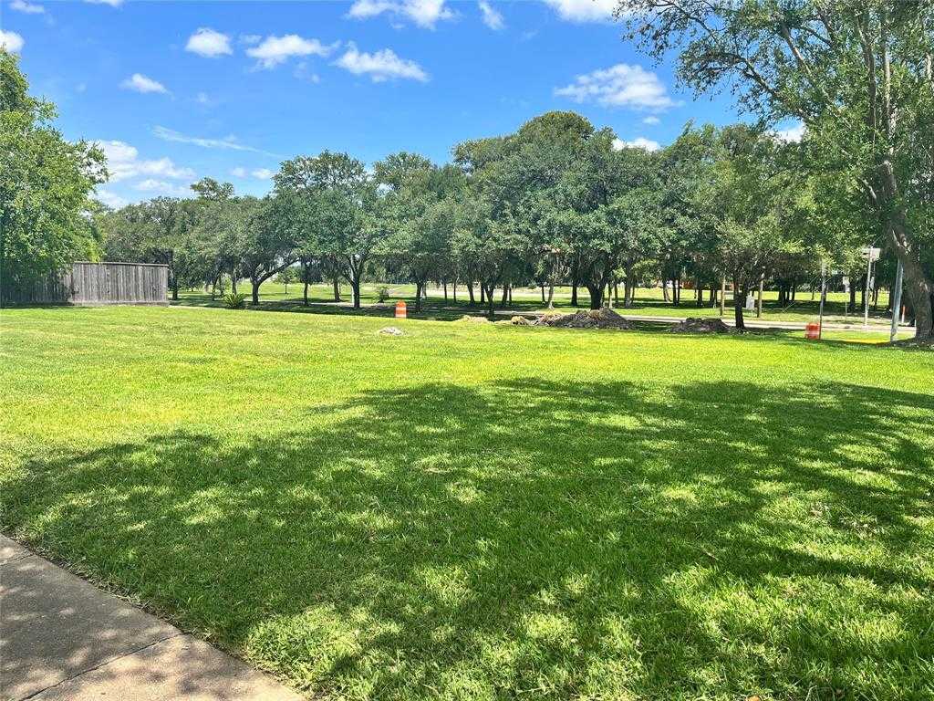 photo 3: 8431 Braes Boulevard, Houston TX 77025