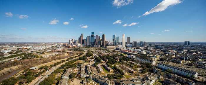 photo 2: 1711 Allen Parkway Unit 2304, Houston TX 77019