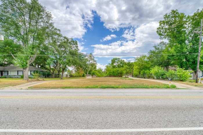 photo 1: 918 E Main Street, Madisonville TX 77864