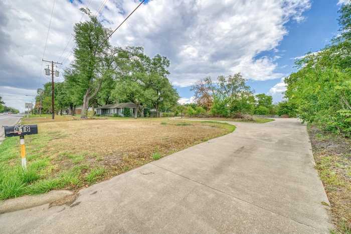 photo 2: 918 E Main Street, Madisonville TX 77864