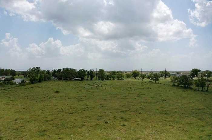 photo 6: 212 Country Road, Angleton TX 77515