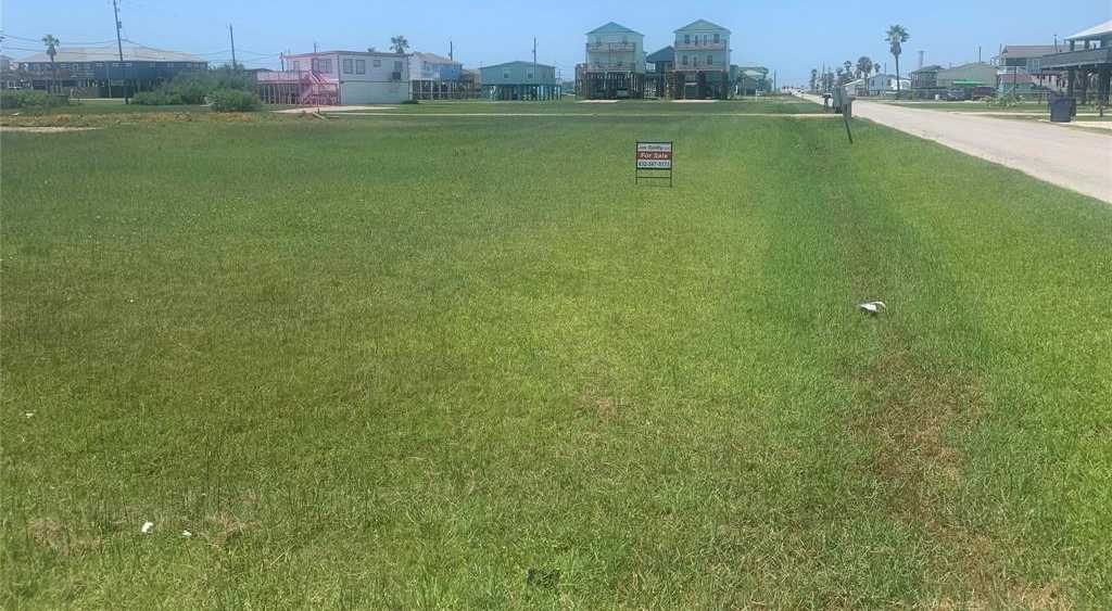 photo 3: 907 Fort Velasco Drive, Surfside Beach TX 77541