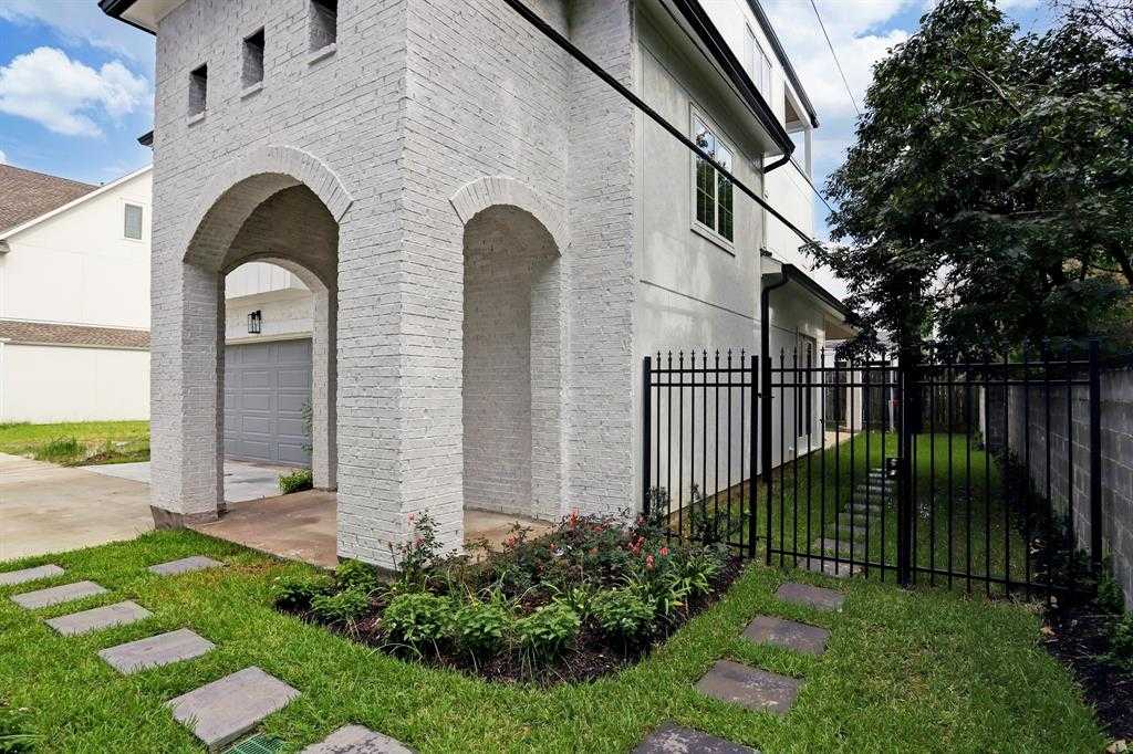 photo 2: 593 Wycliffe Drive, Houston TX 77079