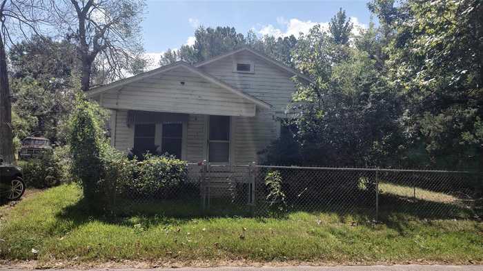 photo 1: 465 S 14th Street, Silsbee TX 77656