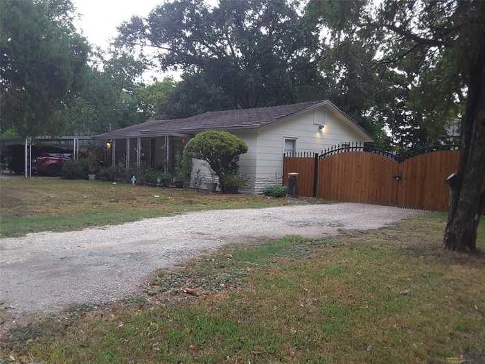 photo 2: 2132 Blalock Road, Houston TX 77080