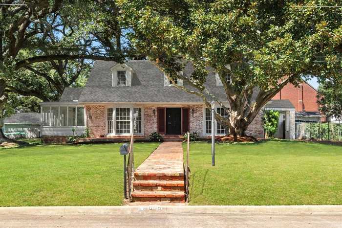 photo 1: 609 Walnut Street, Wharton TX 77488