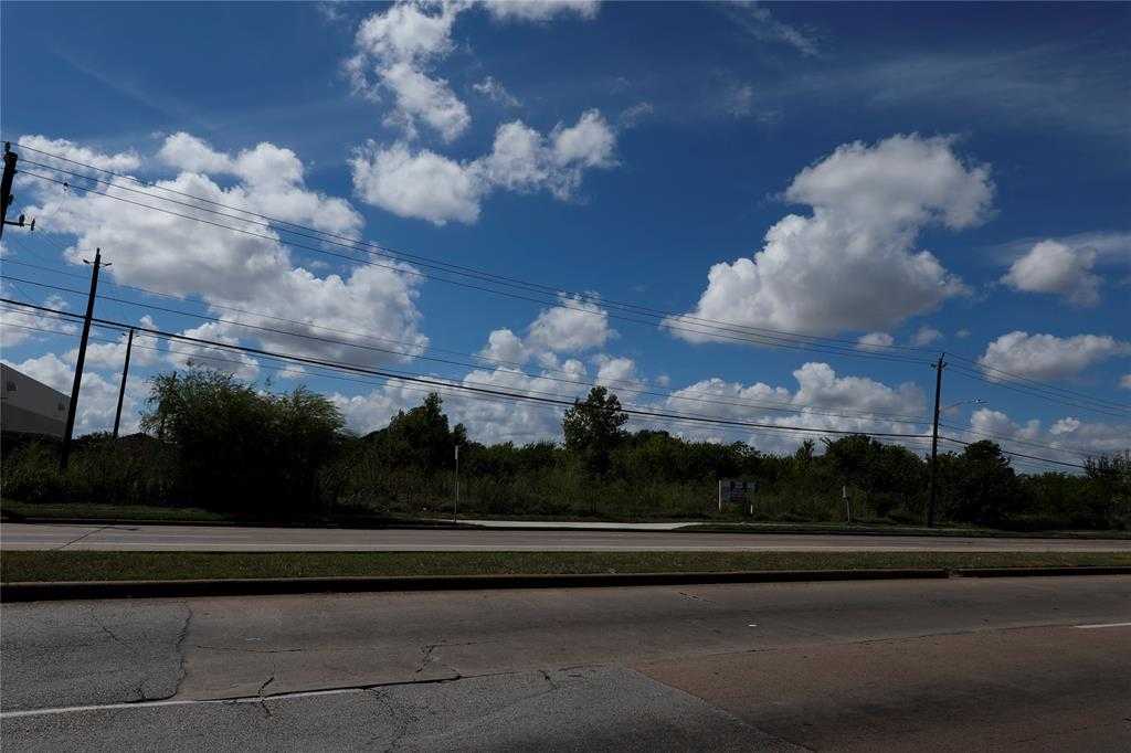 photo 3: 10525 Bissonnet Street, Houston TX 77099