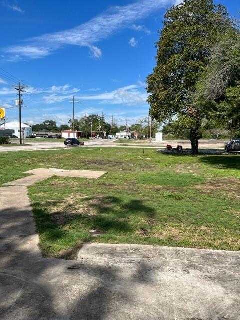 photo 3: 307 N Winfree Street, Dayton TX 77535