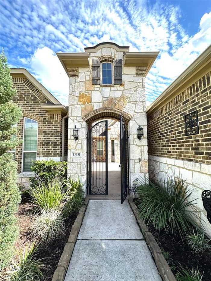 photo 2: 13331 Arbor Villa Lane, Houston TX 77044