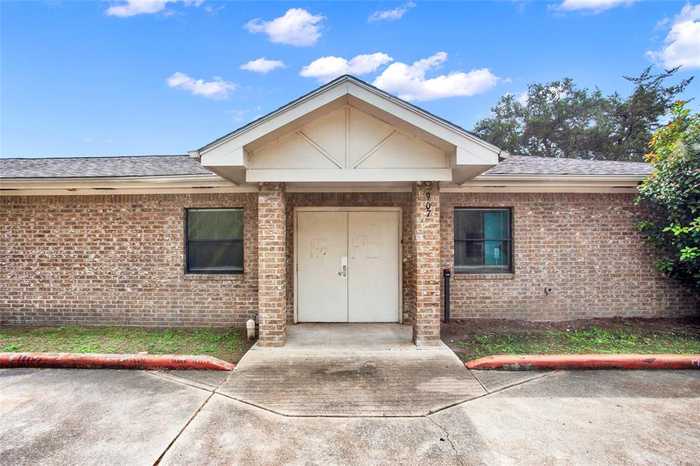 photo 2: 907 Cedar Lawn Drive, Alvin TX 77511