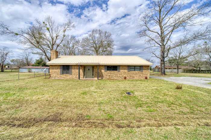 photo 2: 203 S Tammye Lane, Madisonville TX 77864