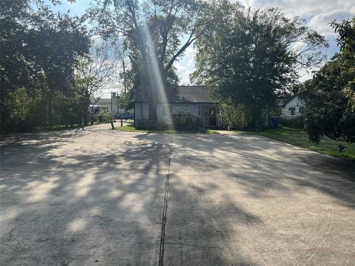 photo 2: 5418 Arthington Street, Houston TX 77053