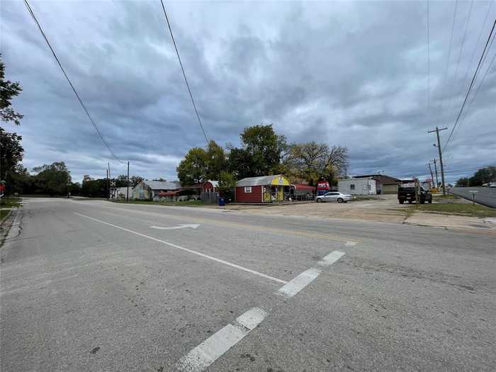 photo 1: 901 N Washington Avenue, Livingston TX 77351