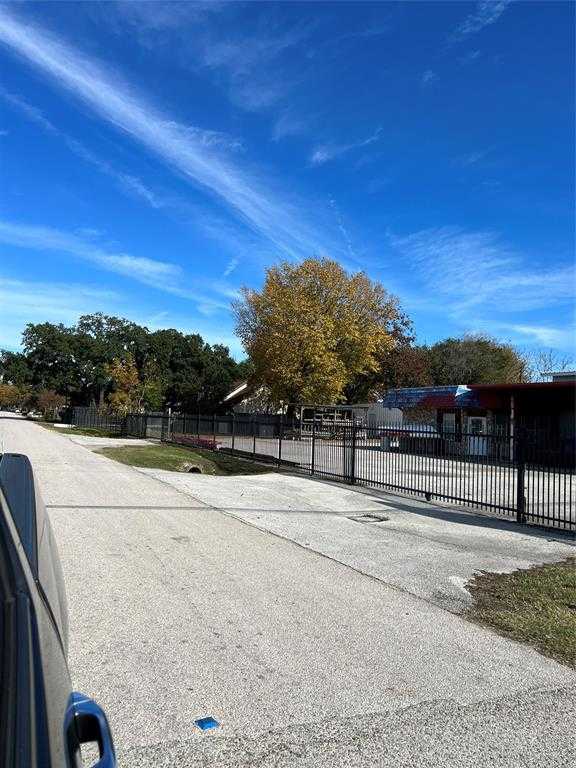 photo 3: 13438 Hempstead Road, Houston TX 77040