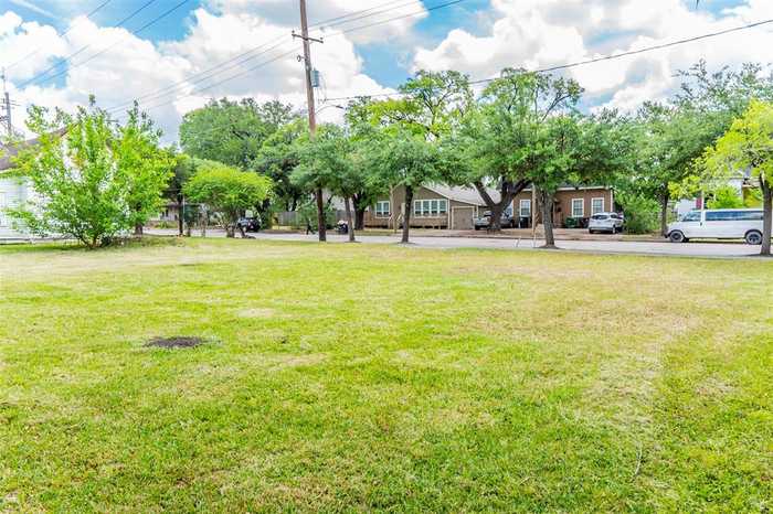 photo 2: 316 York Street, Houston TX 77003