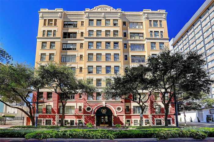 photo 1: 1700 Main Street Unit 4B, Houston TX 77002