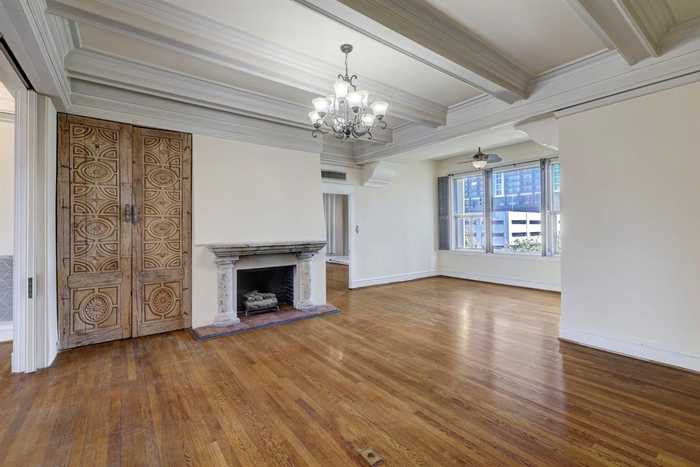 photo 2: 1700 Main Street Unit 4B, Houston TX 77002