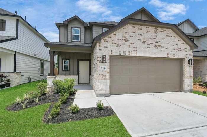 photo 2: 2210 Emerald Diamond Court, Fresno TX 77545