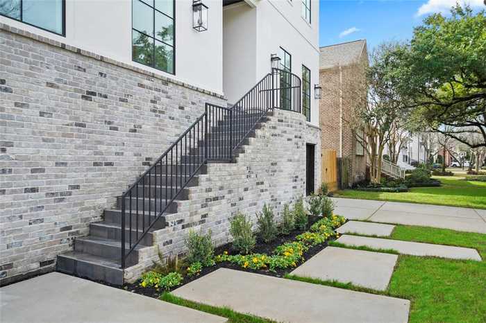 photo 2: 3735 Tartan Lane, Houston TX 77025