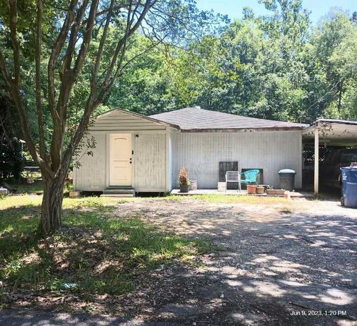 photo 1: 715 S 14th Street, Silsbee TX 77656