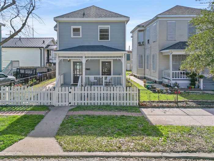 photo 1: 1703 Avenue M 1/2, Galveston TX 77550