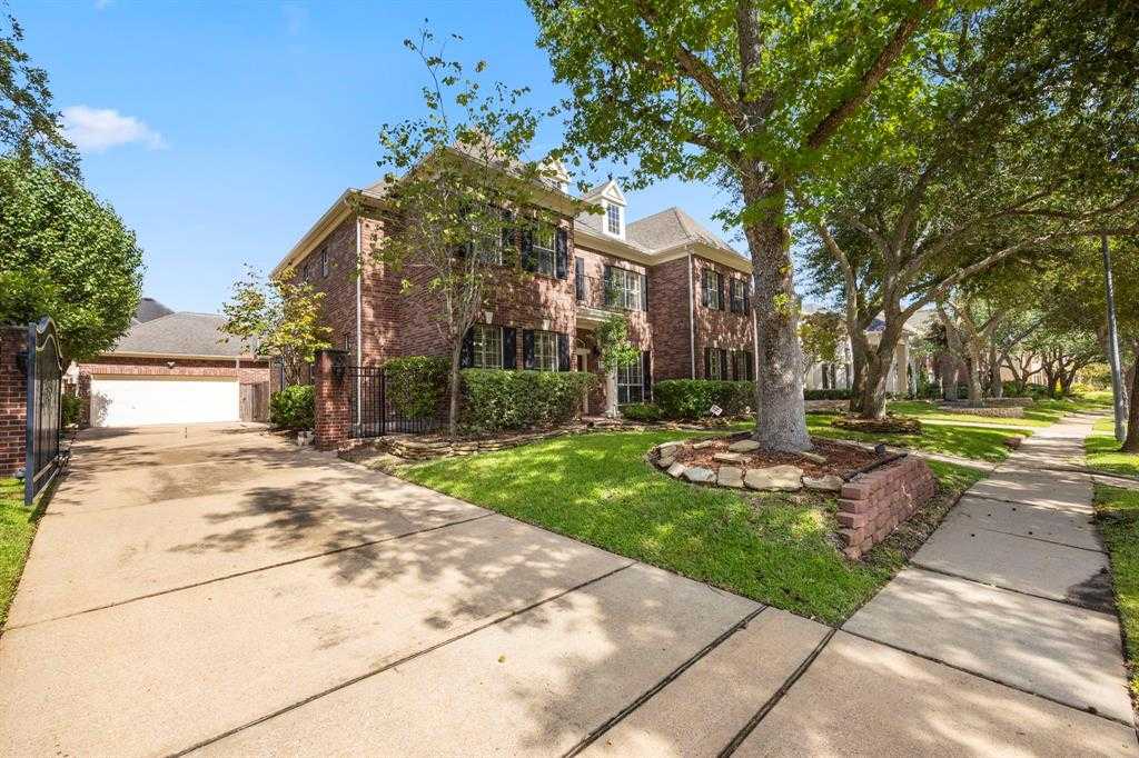 photo 2: 15415 Rocky Oak Court, Houston TX 77059