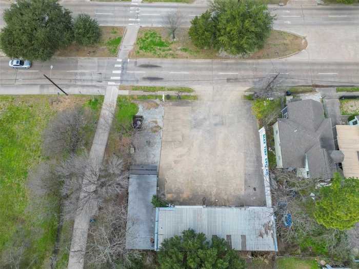 photo 2: Lockwood Drive, Houston TX 77011